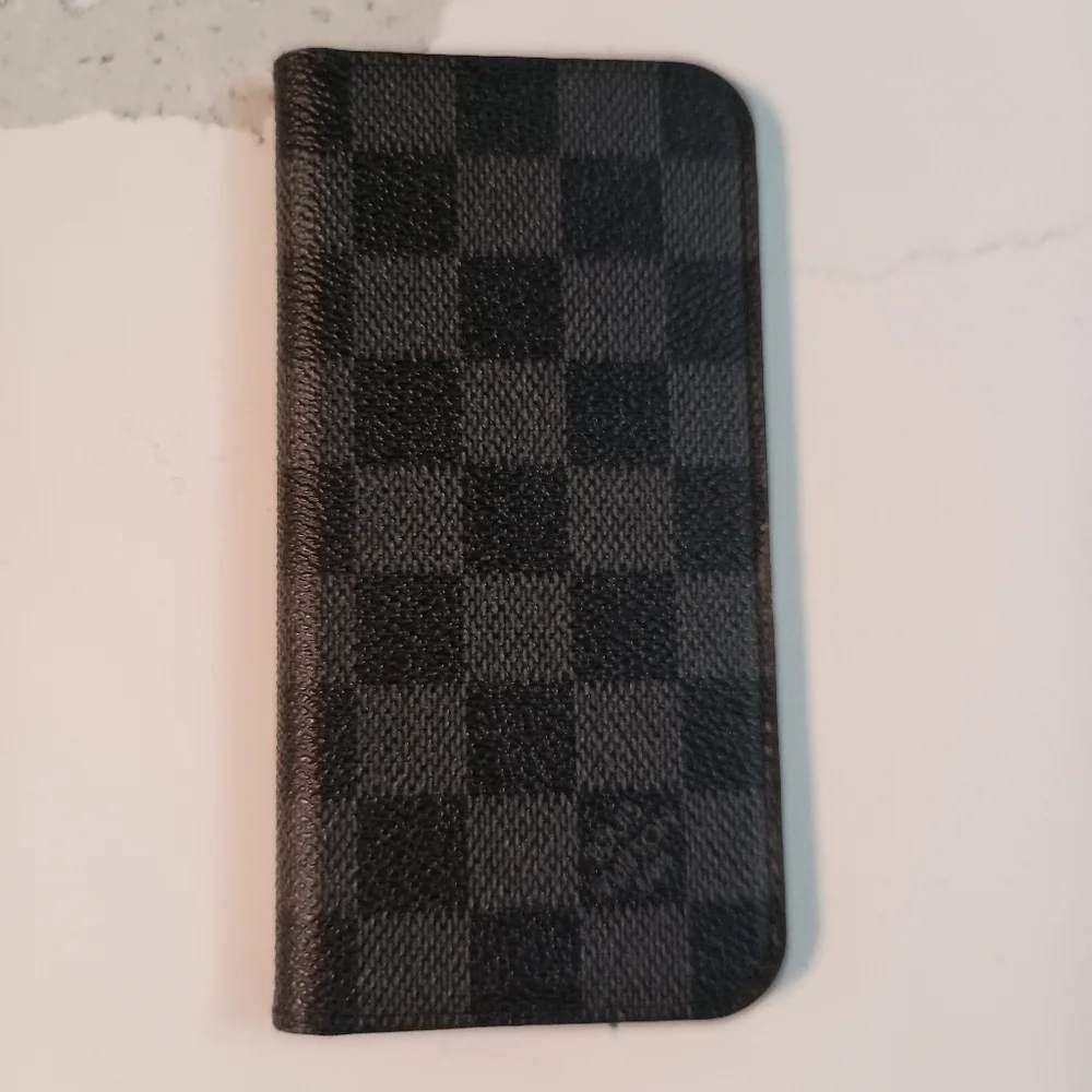 Authentic LOUIS VUITTON Damier iPhone Case black Folio Brand New